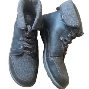 Chaco Barbary Boot / Size 9.5 Black  Gray Leather and Wool Chukka Boots